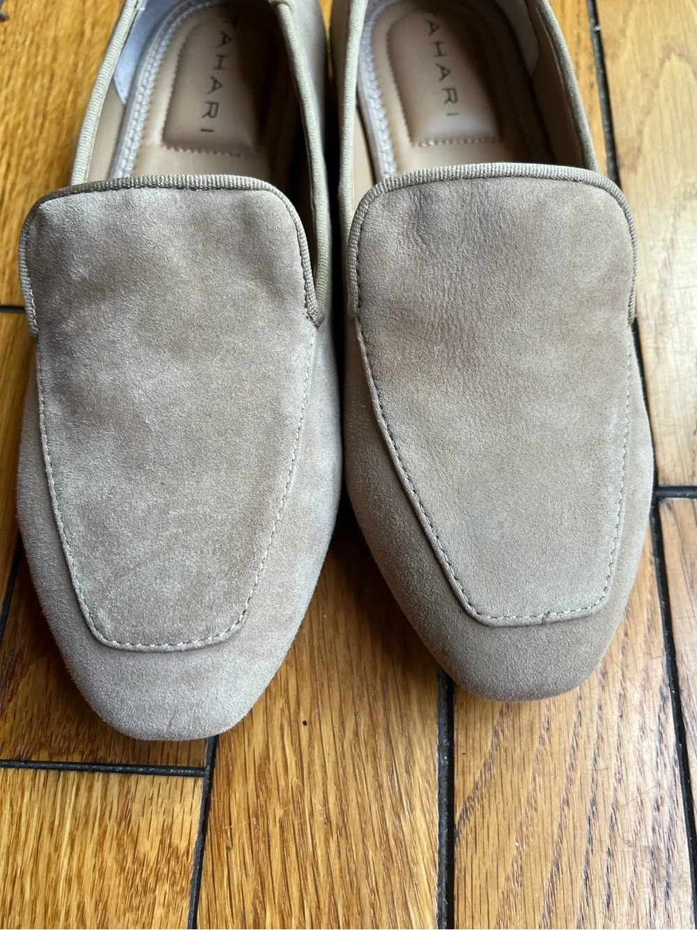 Tahari Womens Tan Suede Tacey Slip-On Loafers size 6.5 M. Classic